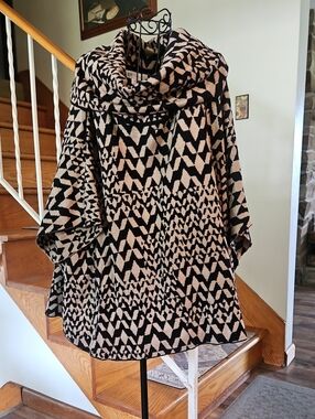 👚Fever Black and Cream Leopard-Style Knit Poncho